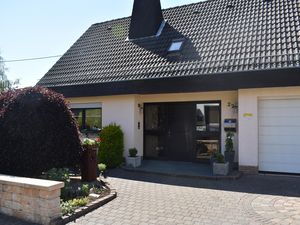 4306484-Ferienwohnung-4-Horath-300x225-0