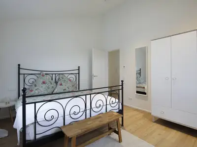 Schlafzimmer mit Doppelbett