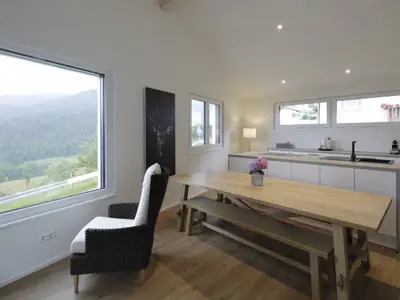 Ansicht Panoramafenster und Küche