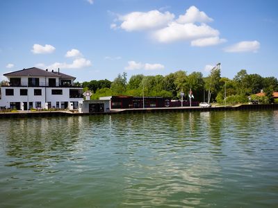 Außenansicht vom Wasser aus