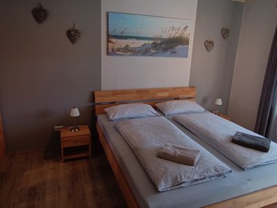 Schlafzimmer Bild 1