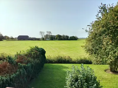 Blick vom Balkon / Wohnzimmer über die friesischen Felder