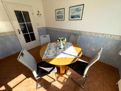 Küche mit Essbereich