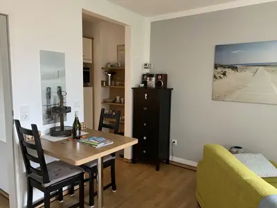 Essbereich mit Blick zur Küche