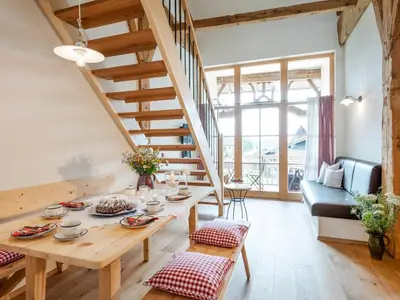 Essbereich und Innentreppe