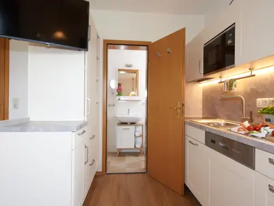 Blick Küchenzeile in Bad