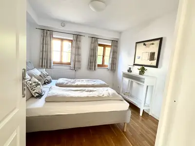 Schlafzimmer mit Doppelbett
