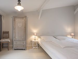 23966639-Ferienwohnung-2-Husum-300x225-5