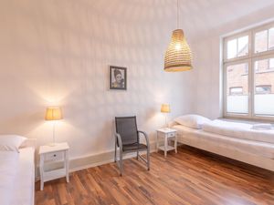 23966680-Ferienwohnung-6-Husum-300x225-0