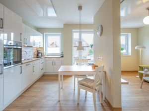 23966904-Ferienwohnung-3-Husum-300x225-0