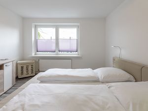 23966942-Ferienwohnung-4-Husum-300x225-5