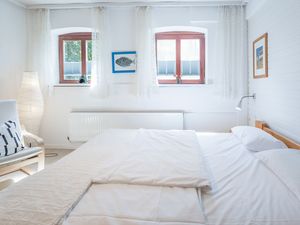 23967014-Ferienwohnung-2-Husum-300x225-4