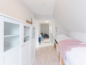 23967061-Ferienwohnung-4-Husum-300x225-4