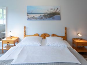 23967146-Ferienwohnung-2-Husum-300x225-5