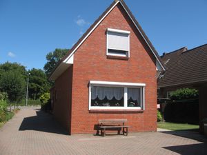 1827713-Ferienwohnung-2-Husum-300x225-0