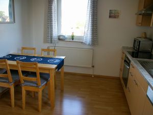 1827802-Ferienwohnung-2-Husum-300x225-5