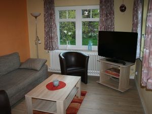 1827641-Ferienwohnung-4-Husum-300x225-1