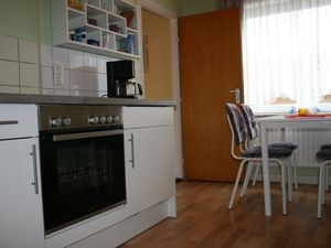 1827641-Ferienwohnung-4-Husum-300x225-2