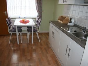 1827641-Ferienwohnung-4-Husum-300x225-3