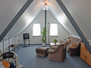 1827712-Ferienwohnung-2-Husum-300x225-1