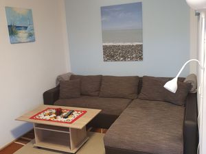 1827094-Ferienwohnung-2-Husum-300x225-4