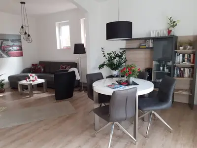 Wohn- und Essbereich Ferienwohnung Urlaub - schön und apart
