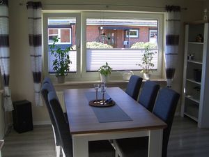 23392802-Ferienwohnung-2-Husum-300x225-4