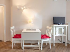 23966650-Ferienwohnung-2-Husum-300x225-2