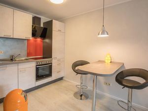 23966674-Ferienwohnung-2-Husum-300x225-3