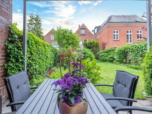 23966702-Ferienwohnung-2-Husum-300x225-1