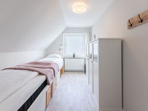 23967061-Ferienwohnung-4-Husum-300x225-3