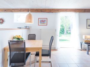 23967075-Ferienwohnung-2-Husum-300x225-2