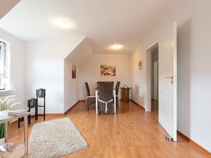 23967160-Ferienwohnung-3-Husum-300x225-4