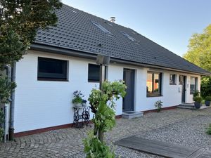 22293573-Ferienwohnung-2-Husum-300x225-1