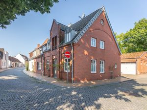 23966970-Ferienwohnung-2-Husum-300x225-1