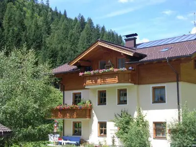 Außenseite Ferienhaus [Sommer]