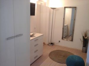 23117531-Ferienwohnung-2-Hvar-300x225-5