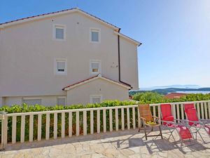 23958190-Ferienwohnung-2-Hvar-300x225-0