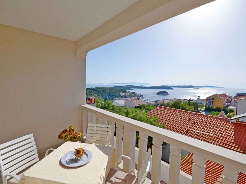 23989352-Ferienwohnung-2-Hvar-800x600-2