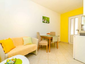 23994663-Ferienwohnung-2-Hvar-300x225-5