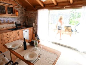 23736007-Ferienwohnung-2-Hvar-300x225-2