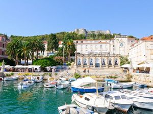 Ferienwohnung mit Schlafzimmer (62 m&sup2;) in Hvar