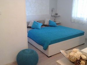 22251639-Ferienwohnung-0-Hvar-300x225-1