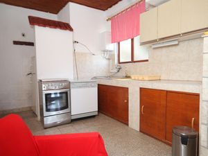 18510546-Ferienwohnung-5-Hvar-300x225-5