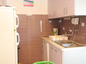 18511350-Ferienwohnung-7-Hvar-300x225-4