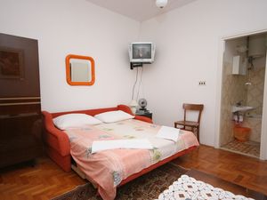 19129148-Ferienwohnung-4-Hvar-300x225-3