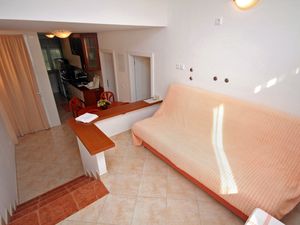 19127258-Ferienwohnung-5-Hvar-300x225-2