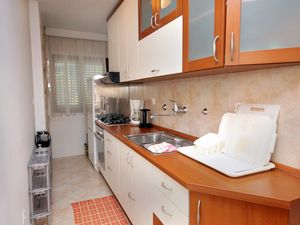 19127258-Ferienwohnung-5-Hvar-300x225-5