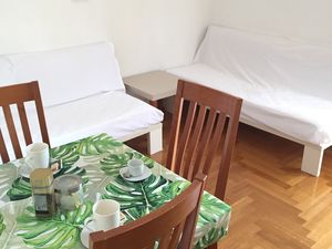 19128606-Ferienwohnung-3-Hvar-300x225-2