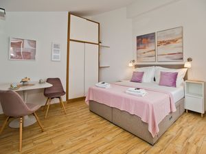 22019869-Ferienwohnung-2-Hvar-300x225-3